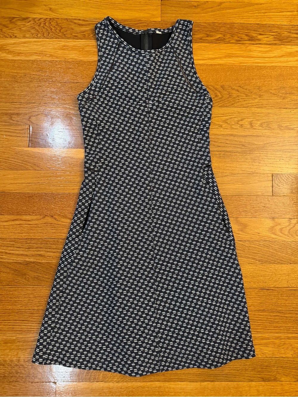Lululemon &go 'Til Dawn Dress Deep Dive White Black - Size 4 Zipper Pockets